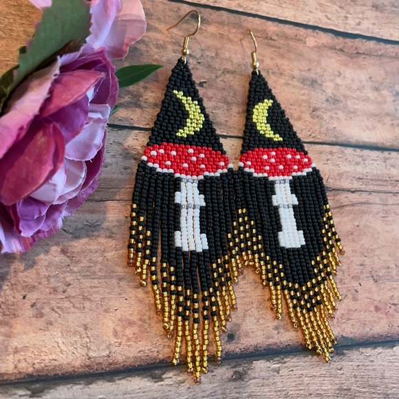 Mushroom beaded Earring - Picture 3 of 5